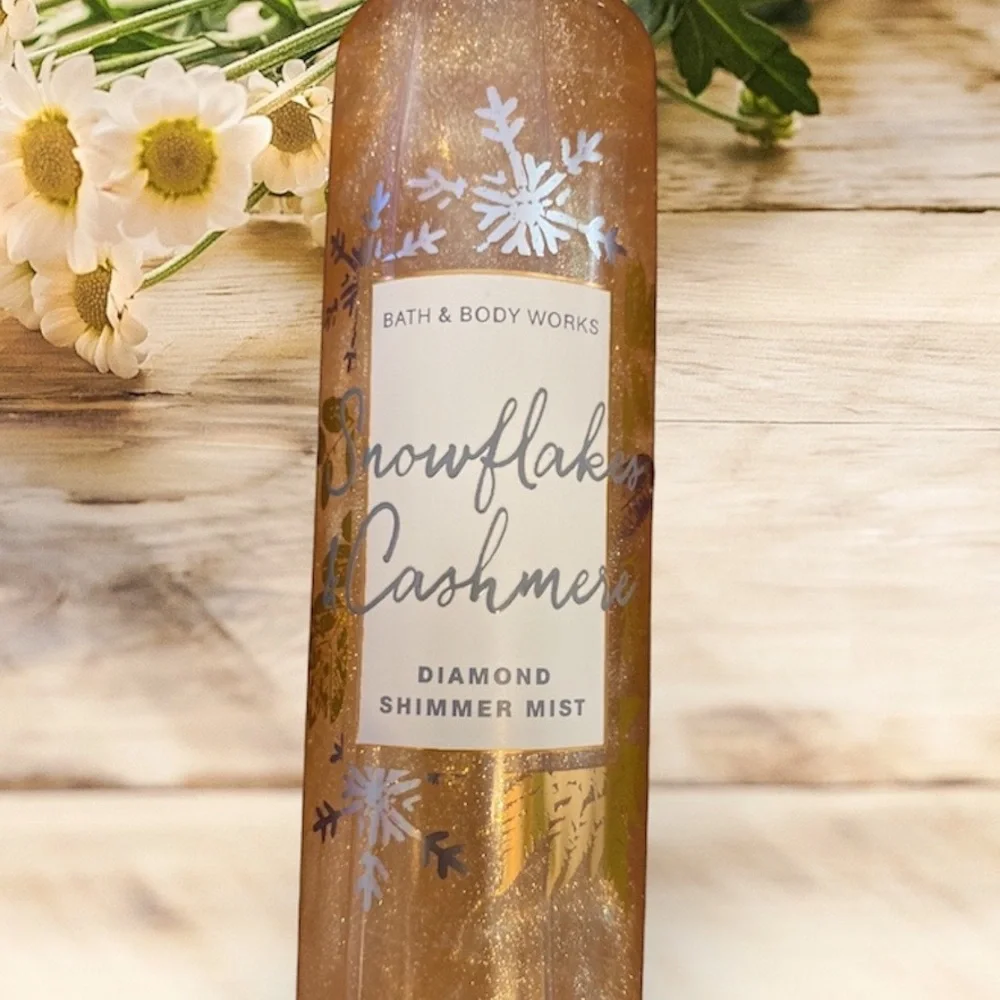 Snowflakes and Cashmere Diamond Shimmer Mist 4.9 oz
